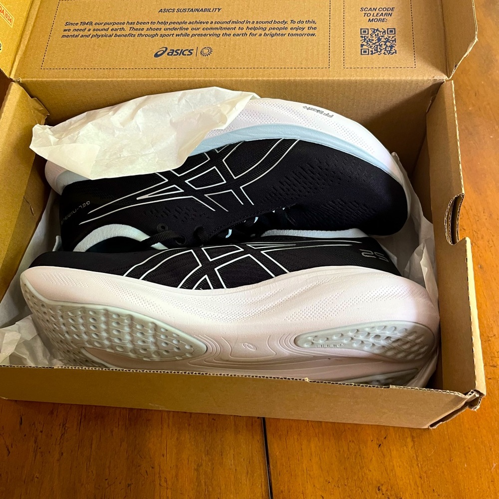 NWT Asics Gel Nimbus
